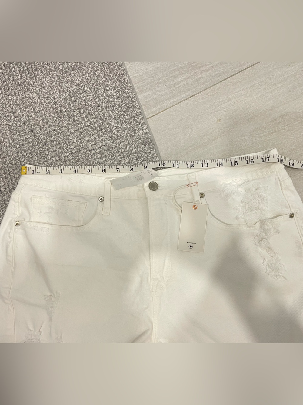 NWT Good American White Good '90s Denim Cutoff Short size 14 / 32 distressed - Picture 6 of 6